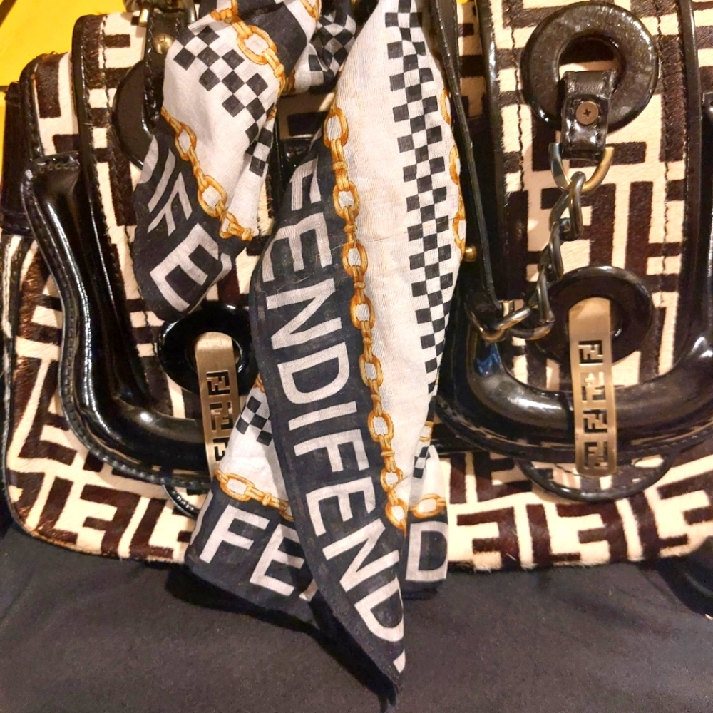 RARE FENDI B BAGUETTE bag with patent leather